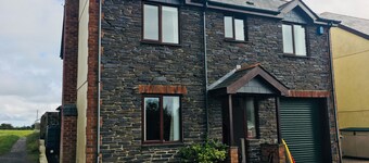 Bright, Comfortable Family House Perfectly Situated For Costal And Inland Visits