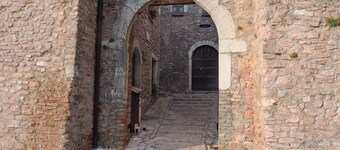 CASA LA TORRE pienessä Umbrian kylässä Macerinossa