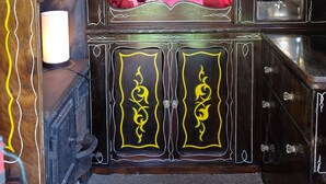A room with a bed, a mirror, and a dresser. - The Granary at French Mill: charming cottage set in extensive garden with stream (Sandford, Isle of Wight)