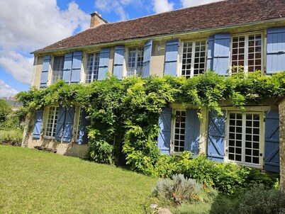  House with character:  fenced garden, ideal for familly