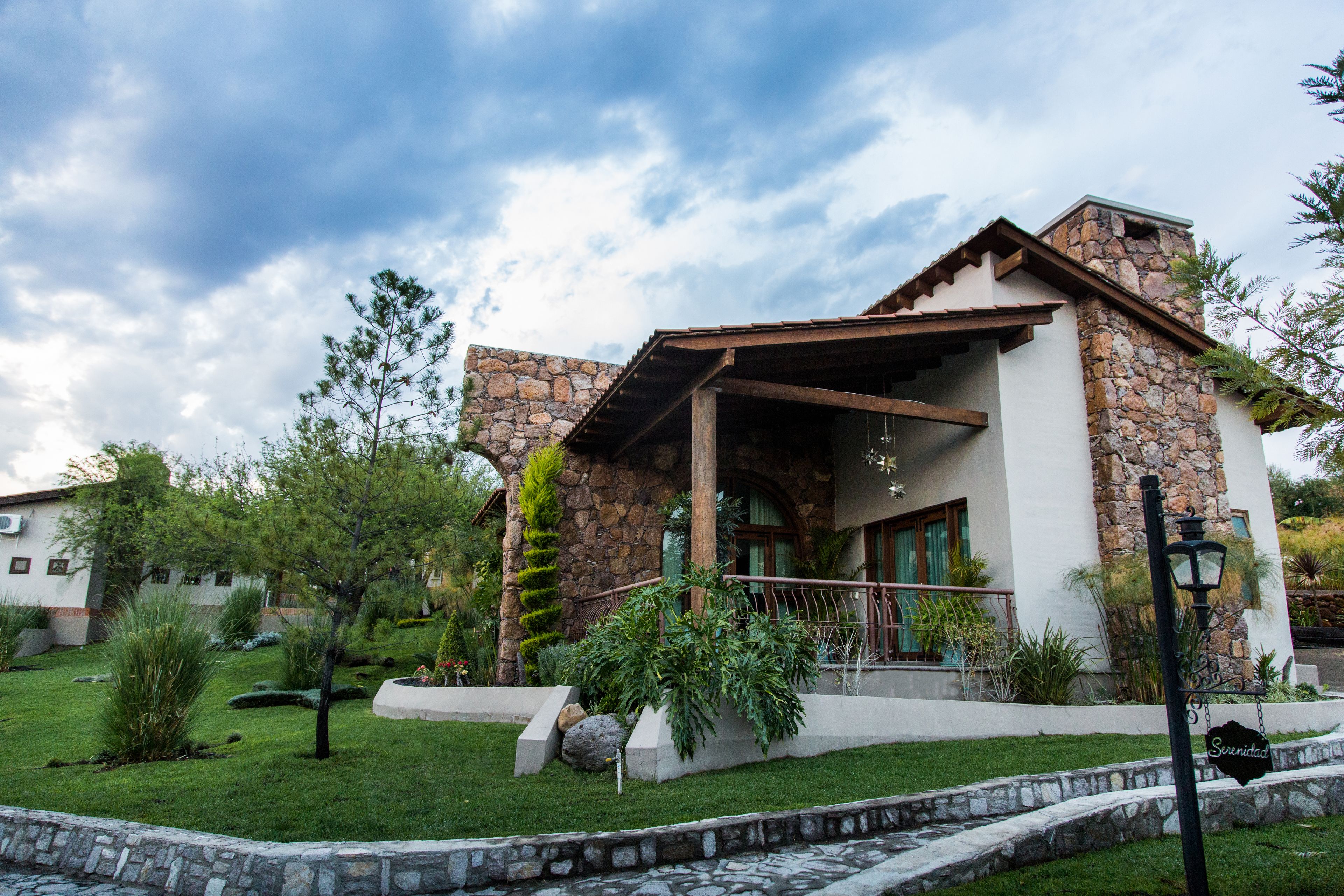 尊爵套房, 1 張特大雙人床和 1 張沙發床, 非吸煙房, 花園景觀 | 客房景觀