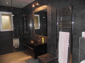 Premium House, Accessible, Private Bathroom (Gite Villandry) | Bathroom - Nature & Chateaux à Villandry (Artannes-sur-Indre)