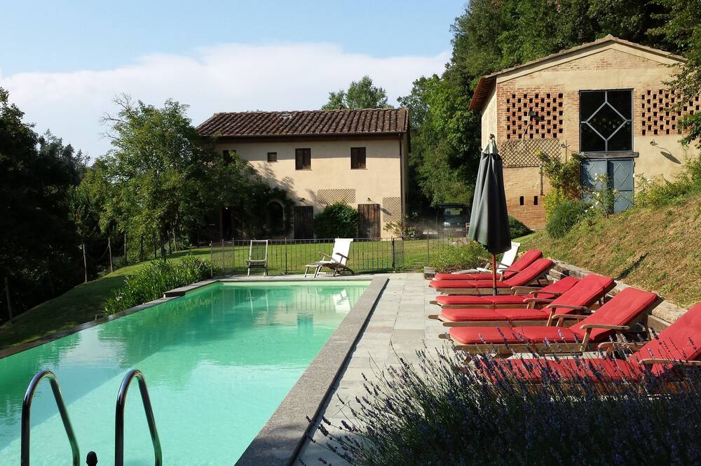 Villa with Private Pool And Garden, nestled in the Tuscan landscape