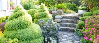 Gîte in a garden neer the see.