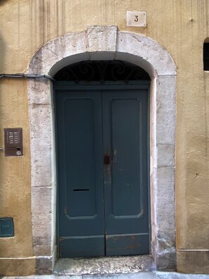 Exterior detail - Charming Provencale apartment in Old Nice (Nice)