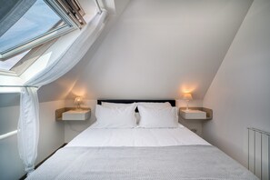 1 bedroom, iron/ironing board, free WiFi, bed sheets - Duplex apartment with large terrace facing the sea (plomodiern)