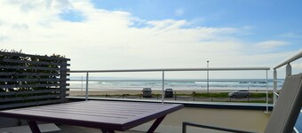 DUPLEX avec grande terrase face Ă la mer