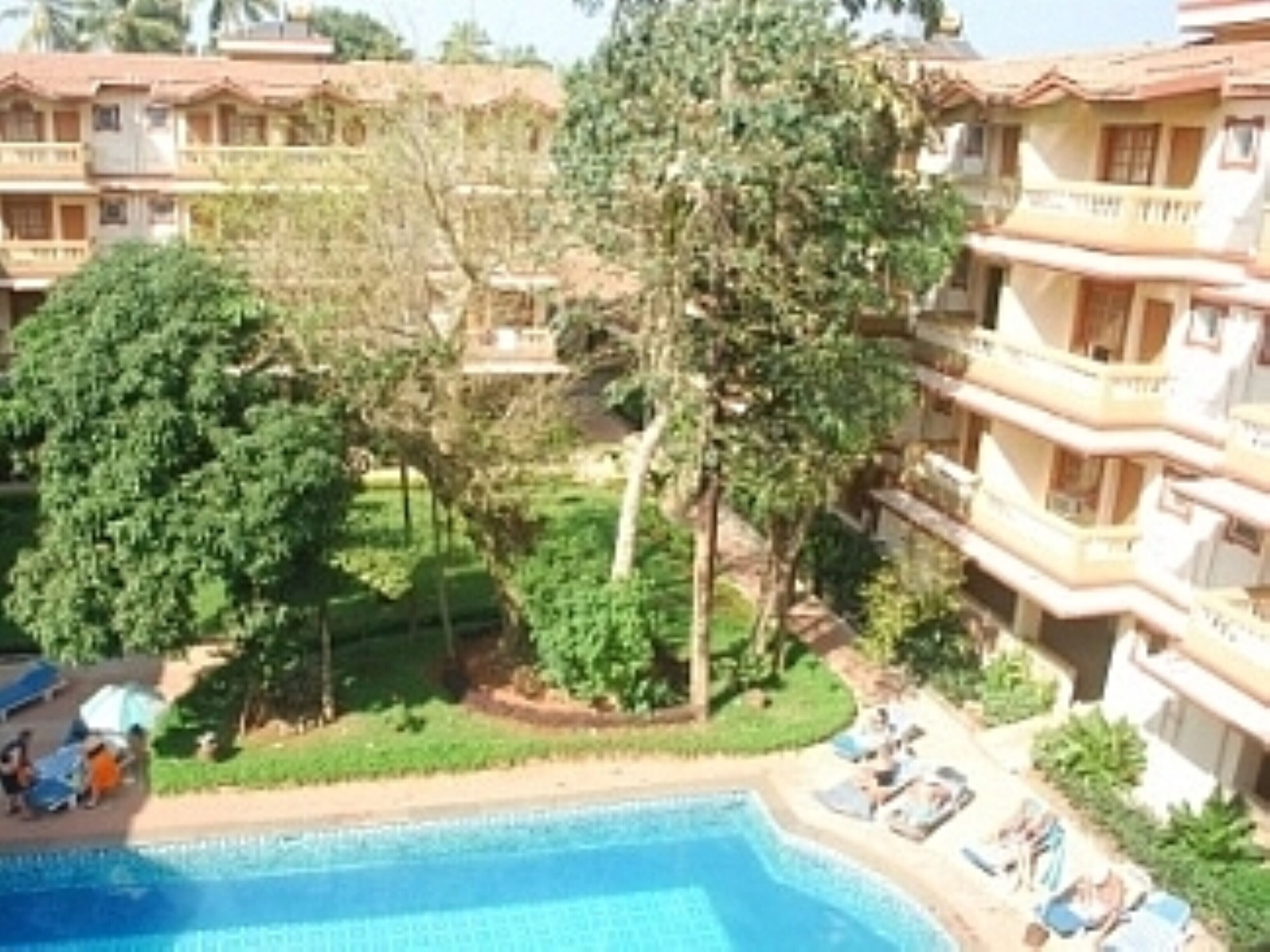 Spacious Apartments With Pool In Candolim 