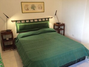 2 slaapkamers, een strijkplank/strijkijzer