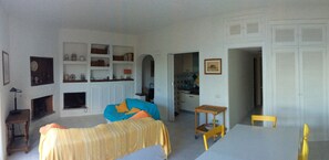 Televisie en een open haard