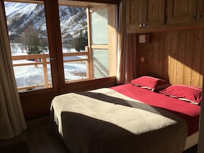 2 bedrooms, in-room safe, iron/ironing board, WiFi - Unique Location ! Val d'Isère Snow Front - Ski in Ski Out - Standing (Val-D'isère)