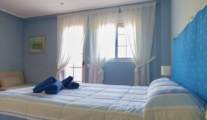 4 slaapkamers, een bureau, een strijkplank/strijkijzer, gratis wifi