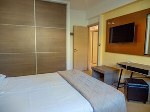 4 habitaciones, insonorización y tabla de planchar con plancha 