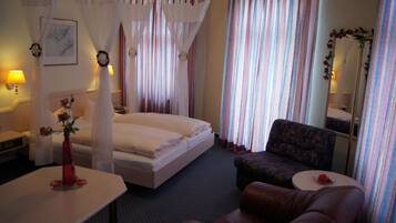 Double Room | In-room safe, desk, laptop workspace, blackout drapes