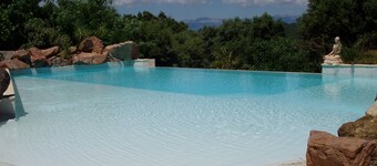 Metsän rauhallinen, vain muutaman minuutin päässä merestä