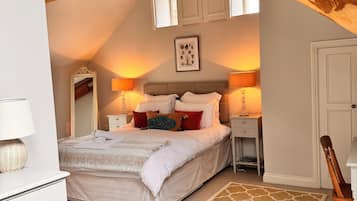 4 bedrooms, desk, iron/ironing board, travel crib