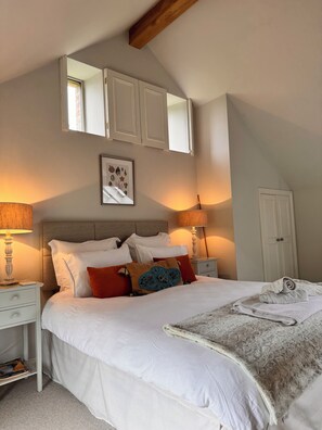 4 bedrooms, desk, iron/ironing board, travel crib