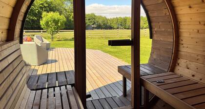🌾Luxury Barn Escape with Sauna & Cold Plunge | Sleeps 8 | Near York 🧖♀️🦙🌳