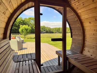 🌾Luxury Barn Escape with Sauna & Cold Plunge | Sleeps 8 | Near York 🧖‍♀️🦙🌳
