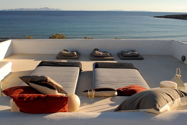 Property grounds - Unique Villa On Faragas beach (Agkairia)