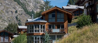 Superior apartment with stunning Views of Matterhorn. 1 free return taxi ride