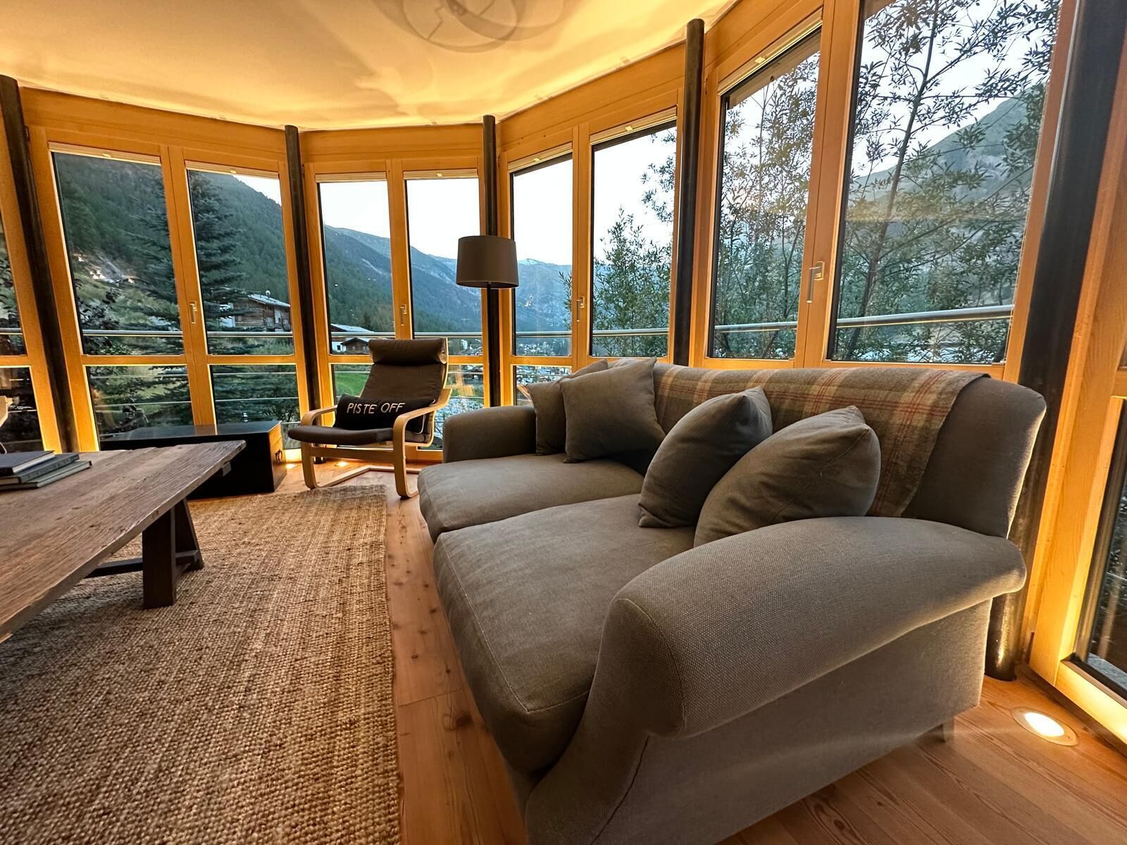 Télévision, livres, chaîne hi-fi