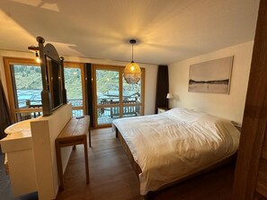 3 Schlafzimmer, Schreibtisch, Bügeleisen/Bügelbrett, kostenloses WLAN