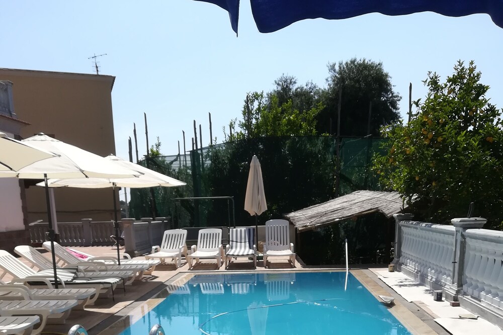 cottage 6 p A | conditioning swimming pool for children 9 km from Sorrento