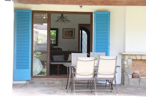 Outdoor dining - Villa-Chalet with private pool, POOLSIDE BARBECUE (Manacor)