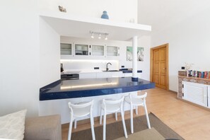 Fridge, microwave, stovetop, coffee/tea maker - CORNER OF THE OCEAN. POOL-JACUZZI-CLIMATIZED SPA. SEA VIEWS-WIFI- SATELLITE TV (LA Asomada)