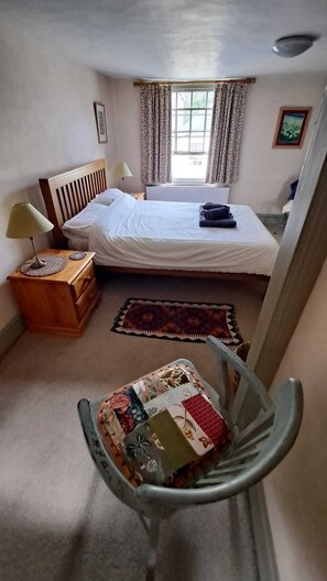 3 habitaciones, tabla de planchar con plancha, wifi y ropa de cama