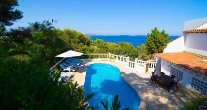 Amplio chalet con impresionantes vistas al mar