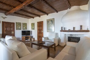 Smart TV, fireplace, DVD player, stereo - Spacious villa with amazing sea views . 150 meters from the beach (Ibiza)