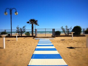 Private beach - Jesolo Lido [Venice] - 80 sqm - Amazing three bedrooms seafront apartment  (Jesolo Lido)