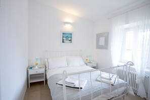 2 soverom, strykejern/-brett, internettilgang og sengetøy