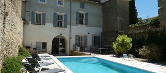 Spacious Wine Country House.Shops & Restaurants 5 mins Walk. Heated Private Pool