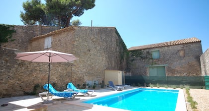 Soleil de fin d'été. Piscine chauffée. Peut isoler