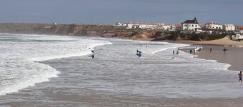 Small and lovelly villa, in the center of Peniche, in a quiet zone, for 5 persons