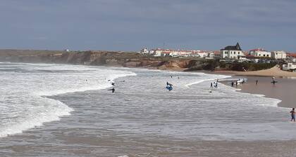 Small and lovelly villa, in the center of Peniche, in a quiet zone, for 5 persons