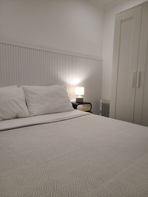 3 bedrooms, iron/ironing board, free WiFi, bed sheets - Small and lovelly villa, in the center of Peniche, in a quiet zone, for 5 persons (Peniche)