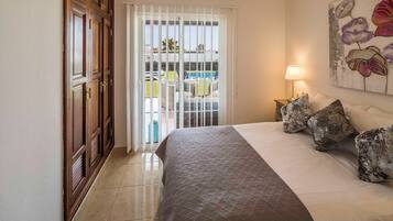 5 bedrooms, iron/ironing board, travel crib, free WiFi