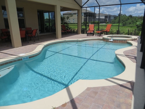 Beautiful Spacious Gated Modern Luxury Villa Overlooking Conservation Area 7BD6B