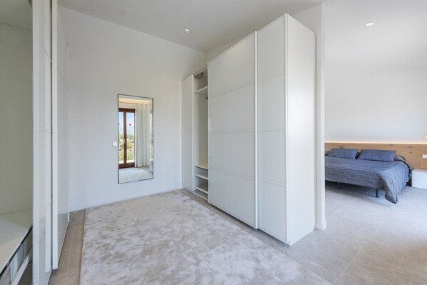 5 camere, una cassaforte in camera, ferro/asse da stiro, Wi-Fi gratuito