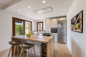 Frigorifero, microonde, forno, lavastoviglie