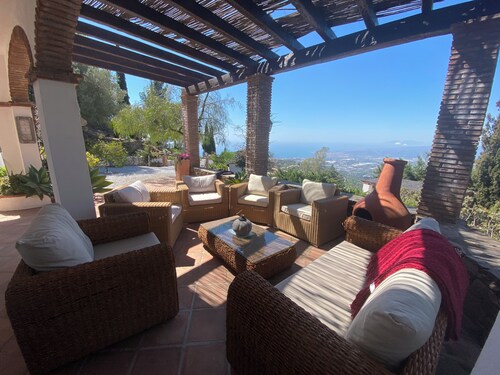 Spectacular private villa with large pool, stunning sea and mountain views. wifi