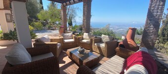 Spectacular private villa with large pool, stunning sea and mountain views. wifi