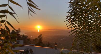 Spectacular private villa with large pool, stunning sea and mountain views. wifi