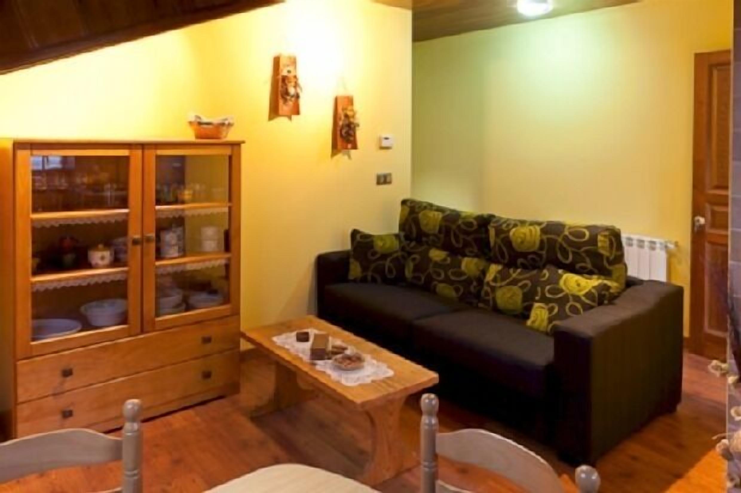 Apt Casa El Llombo in the middle of nature with swimming pool and 15 min. of the beach 