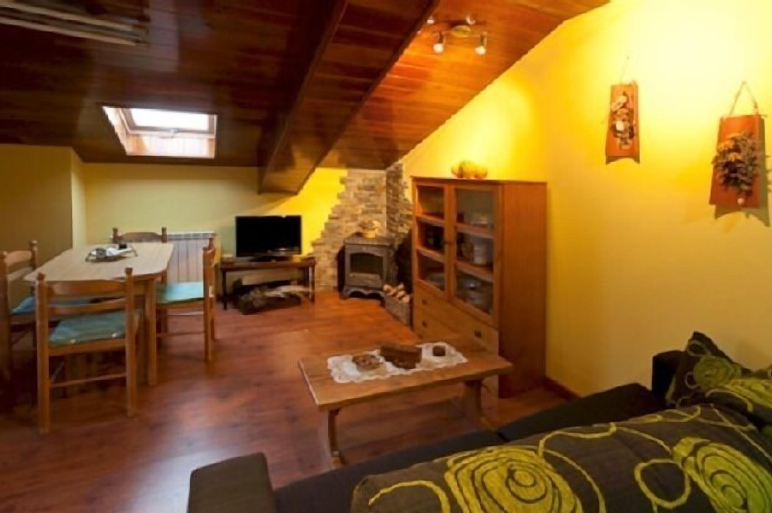 Apt Casa El Llombo in the middle of nature with swimming pool and 15 min. of the beach 