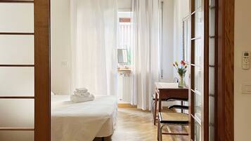 2 Schlafzimmer, Schreibtisch, BĂŒgeleisen/BĂŒgelbrett, kostenloses WLAN